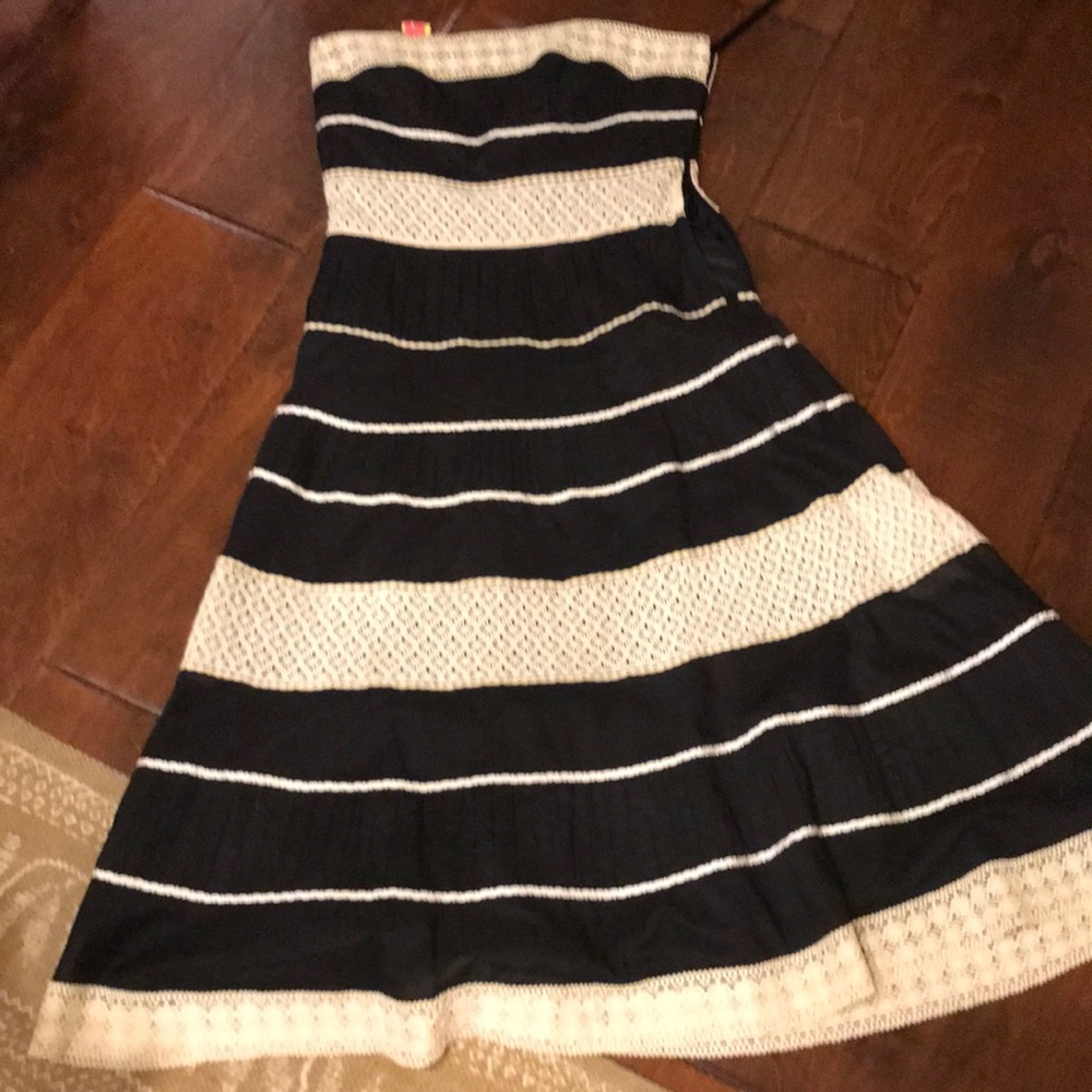 Ann Taylor strapless lace dress